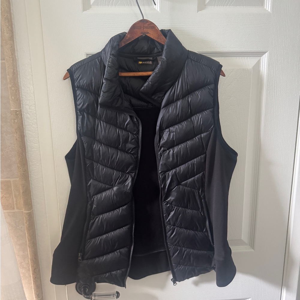 Zella vest